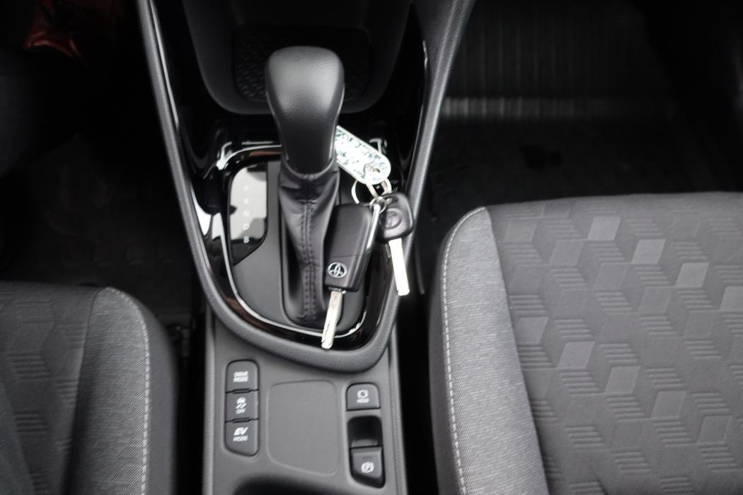 TOYOTA YARIS 2025