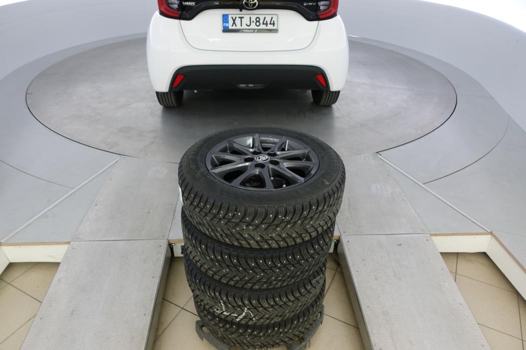 TOYOTA YARIS 2025