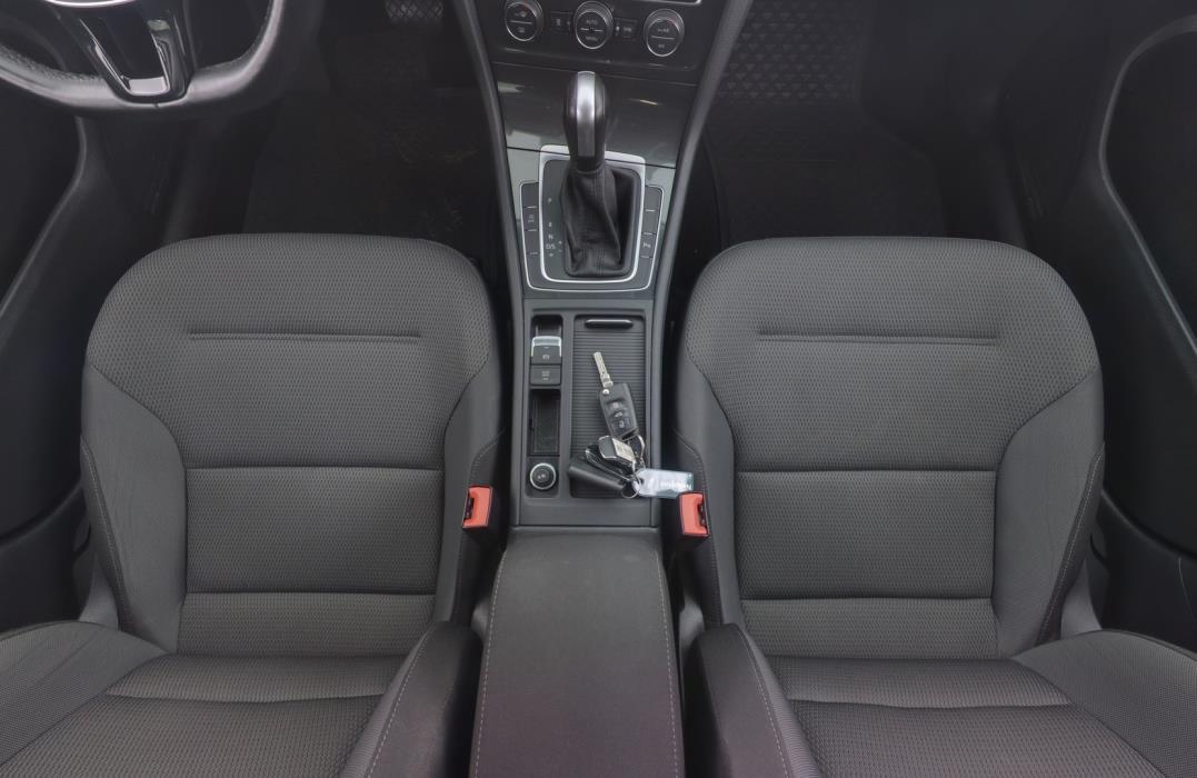 VOLKSWAGEN Golf 2020