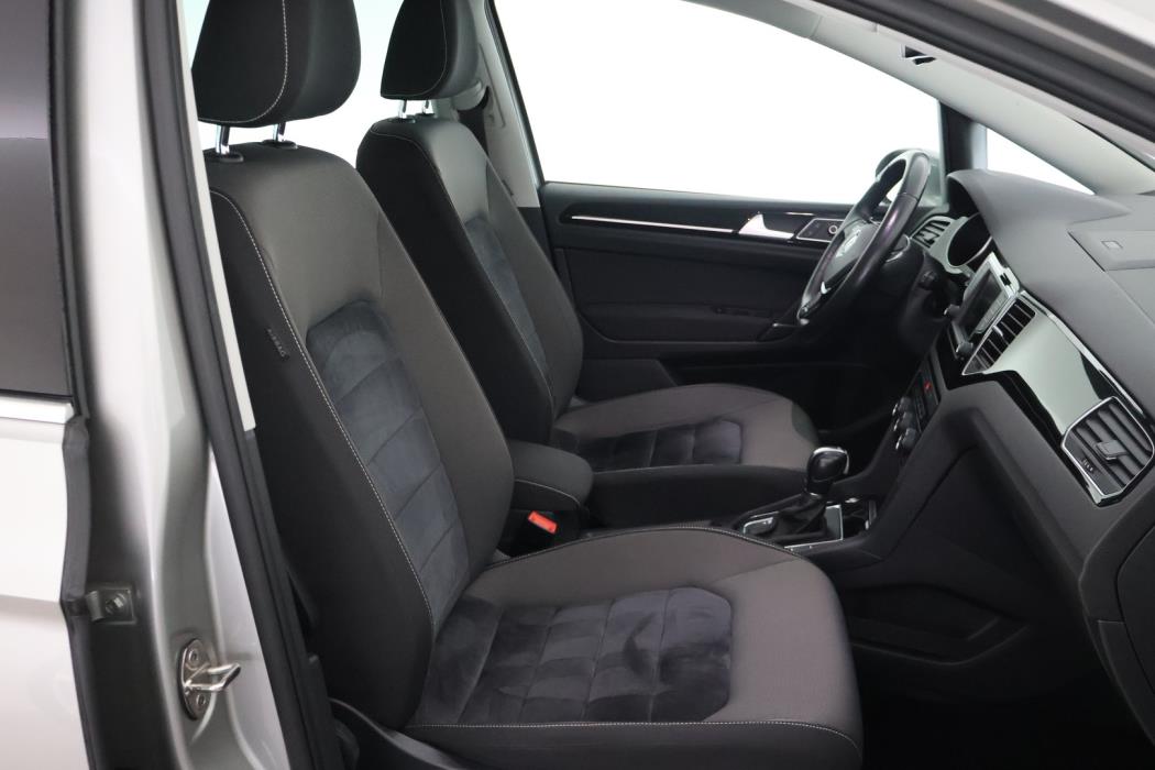 VOLKSWAGEN Golf Sportsvan 2016