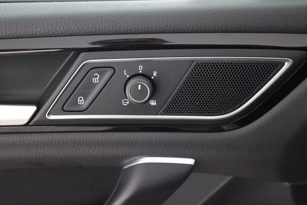 VOLKSWAGEN Golf Sportsvan 2016
