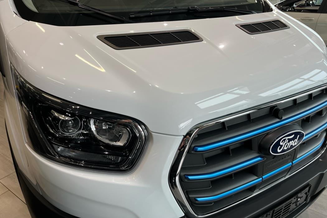 FORD TRANSIT 2025