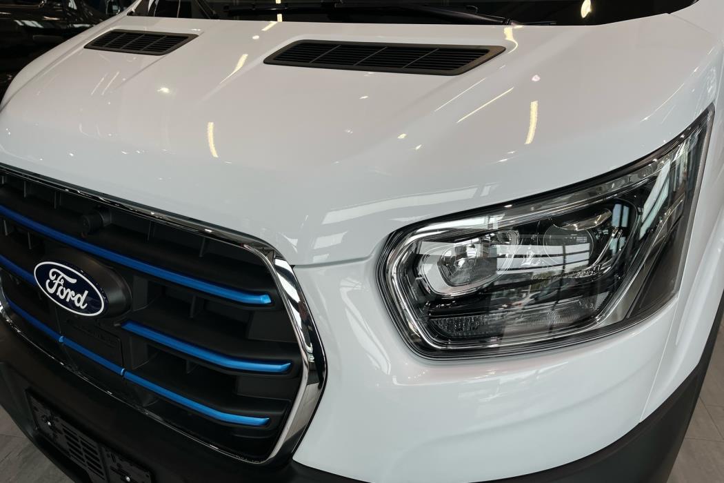 FORD TRANSIT 2025
