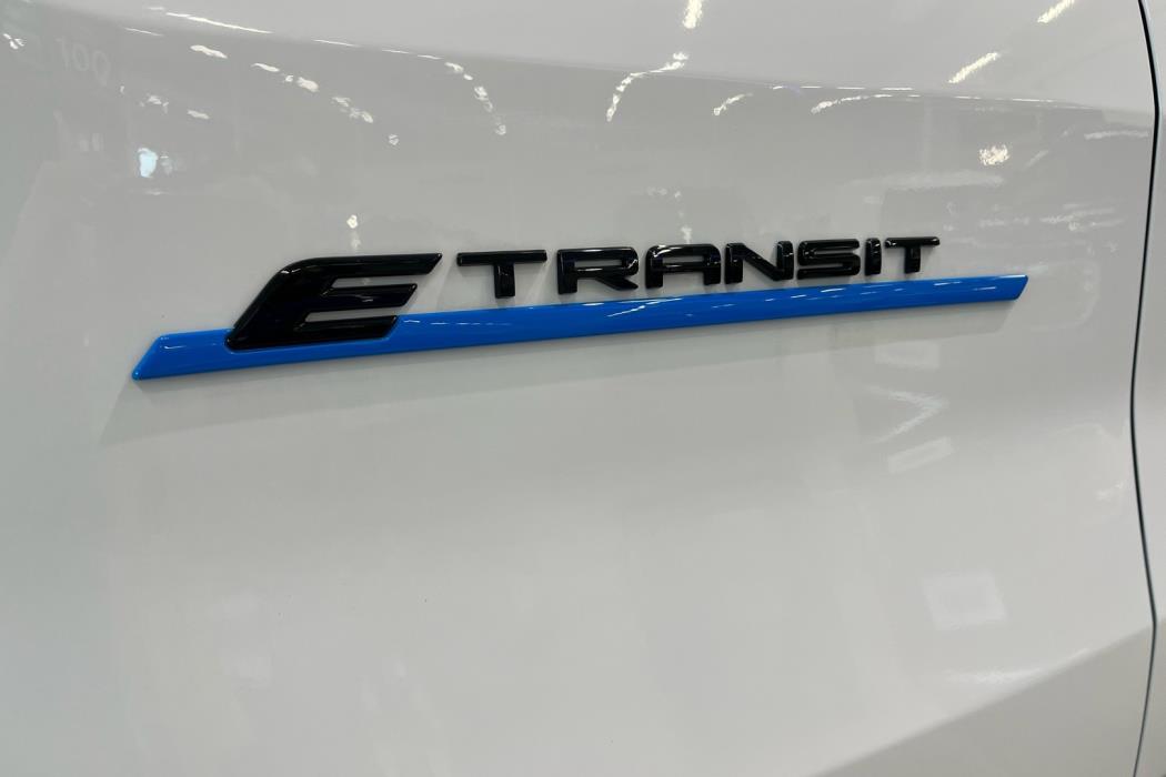 FORD TRANSIT 2025