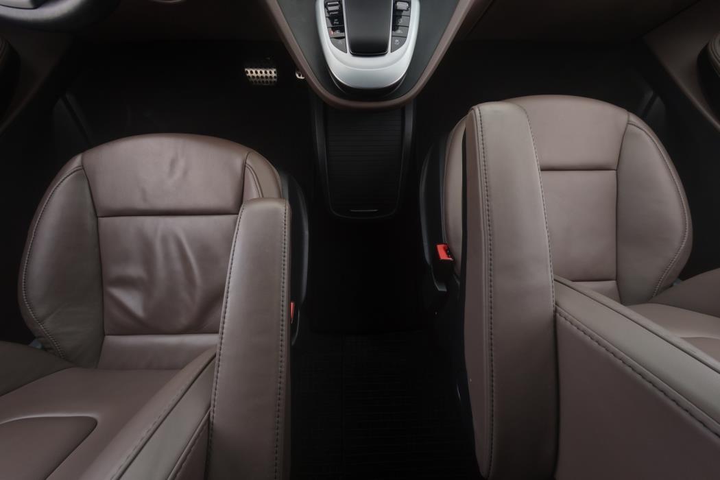 MERCEDES-BENZ V 2022