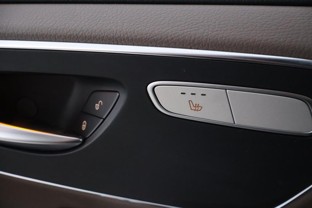 MERCEDES-BENZ V 2022