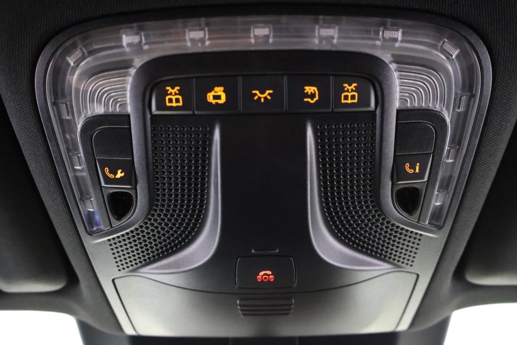 MERCEDES-BENZ V 2022