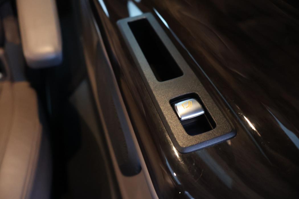 MERCEDES-BENZ V 2022