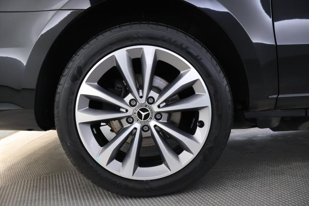 MERCEDES-BENZ V 2022