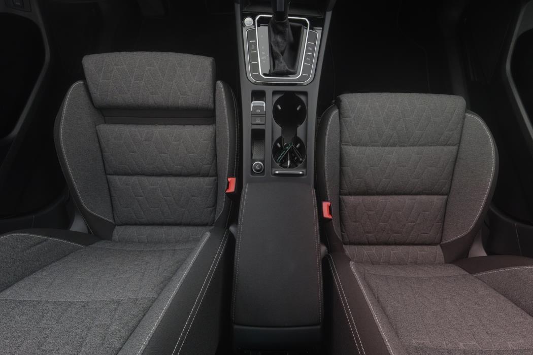 VOLKSWAGEN Passat 2023