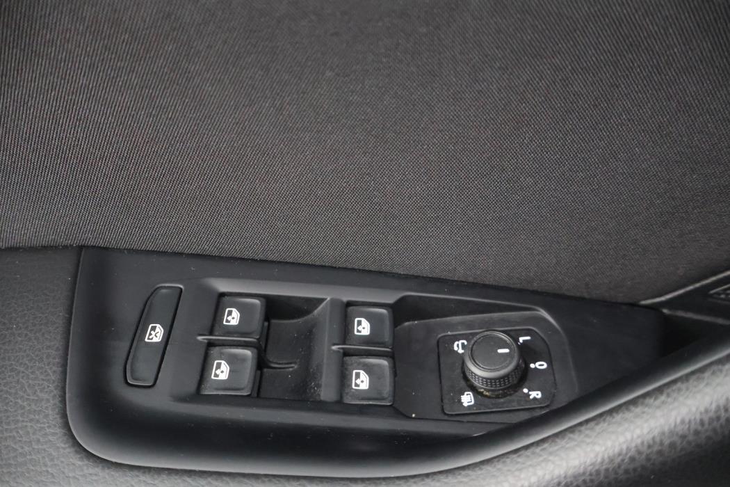 VOLKSWAGEN Passat 2023