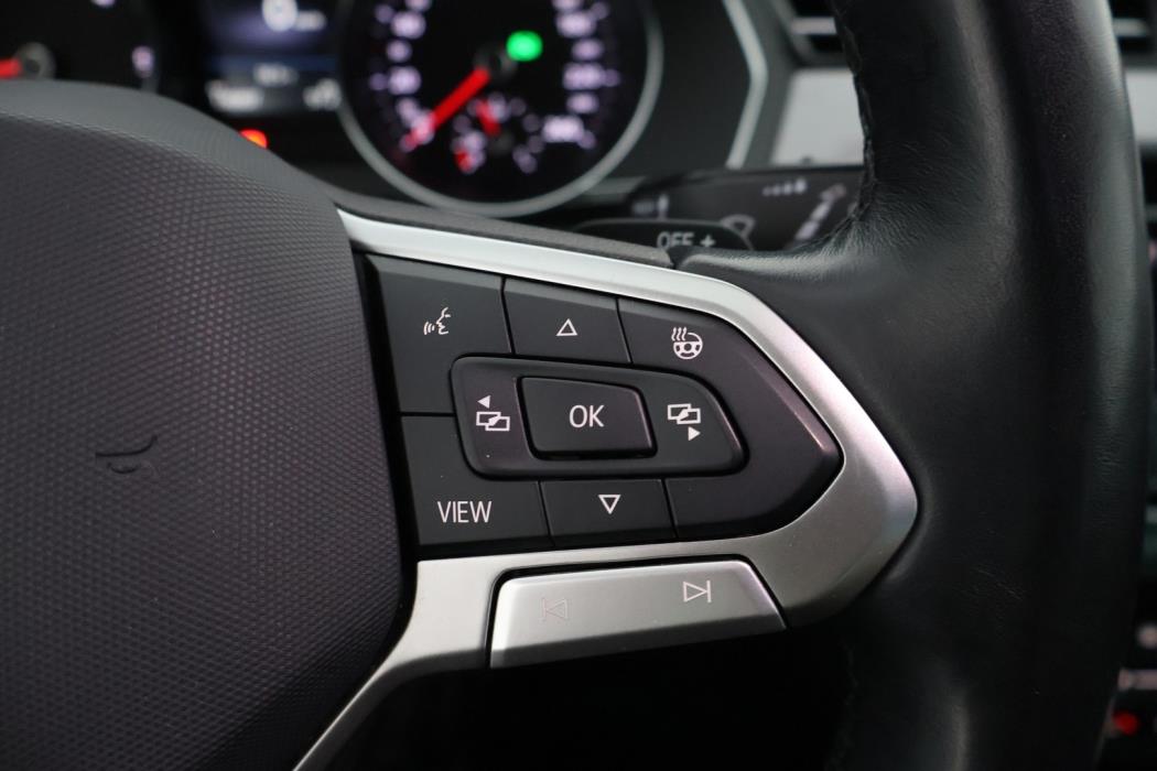 VOLKSWAGEN Passat 2023