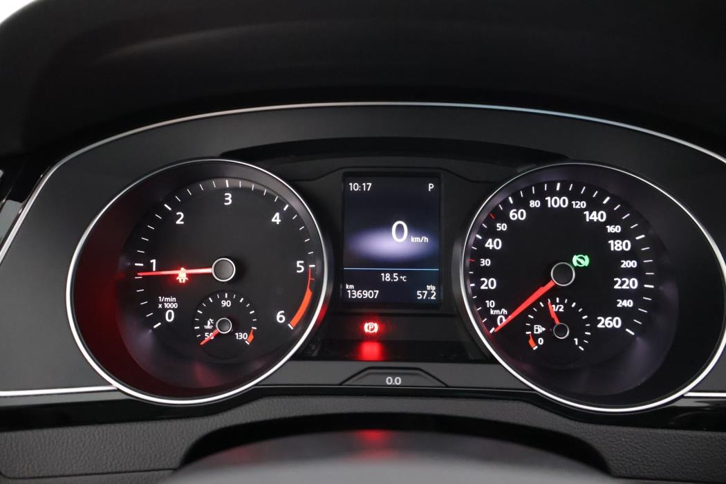 VOLKSWAGEN Passat 2023