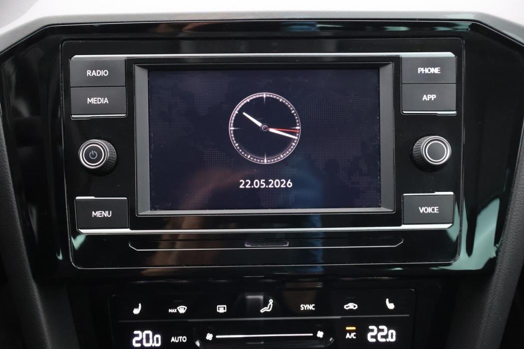 VOLKSWAGEN Passat 2023