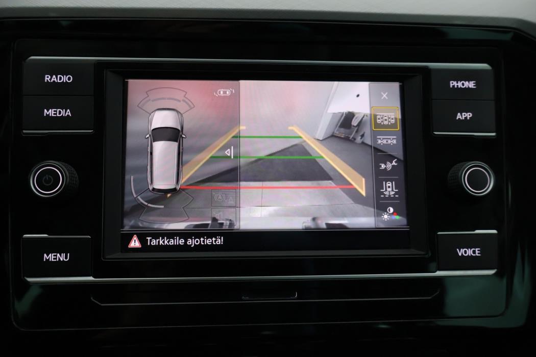 VOLKSWAGEN Passat 2023