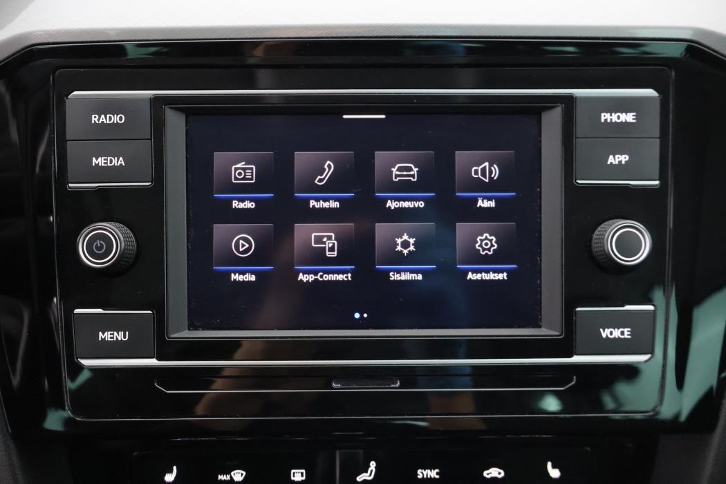 VOLKSWAGEN Passat 2023