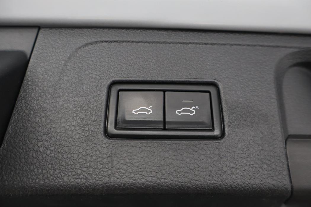 VOLKSWAGEN Passat 2023