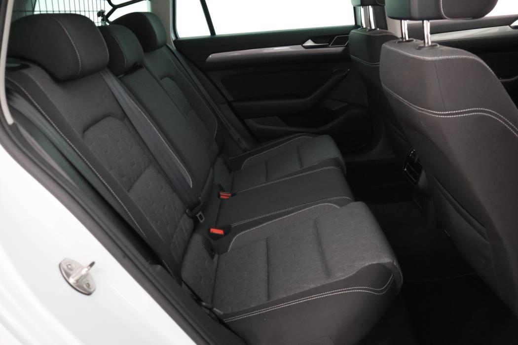 VOLKSWAGEN Passat 2023