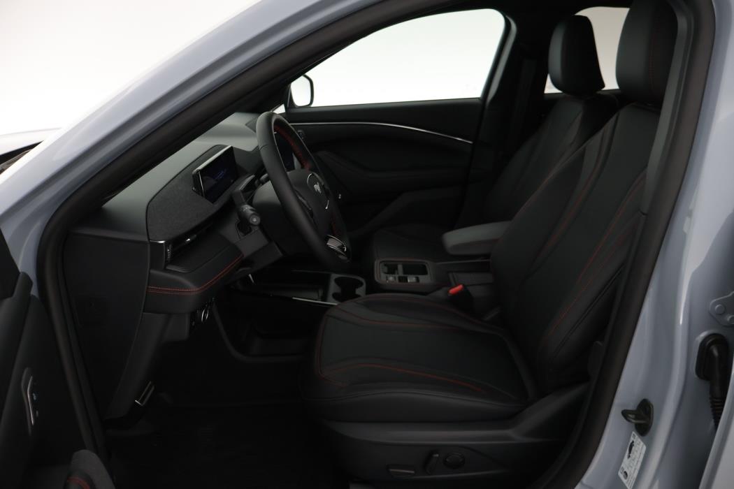 FORD Mustang Mach-E 2025