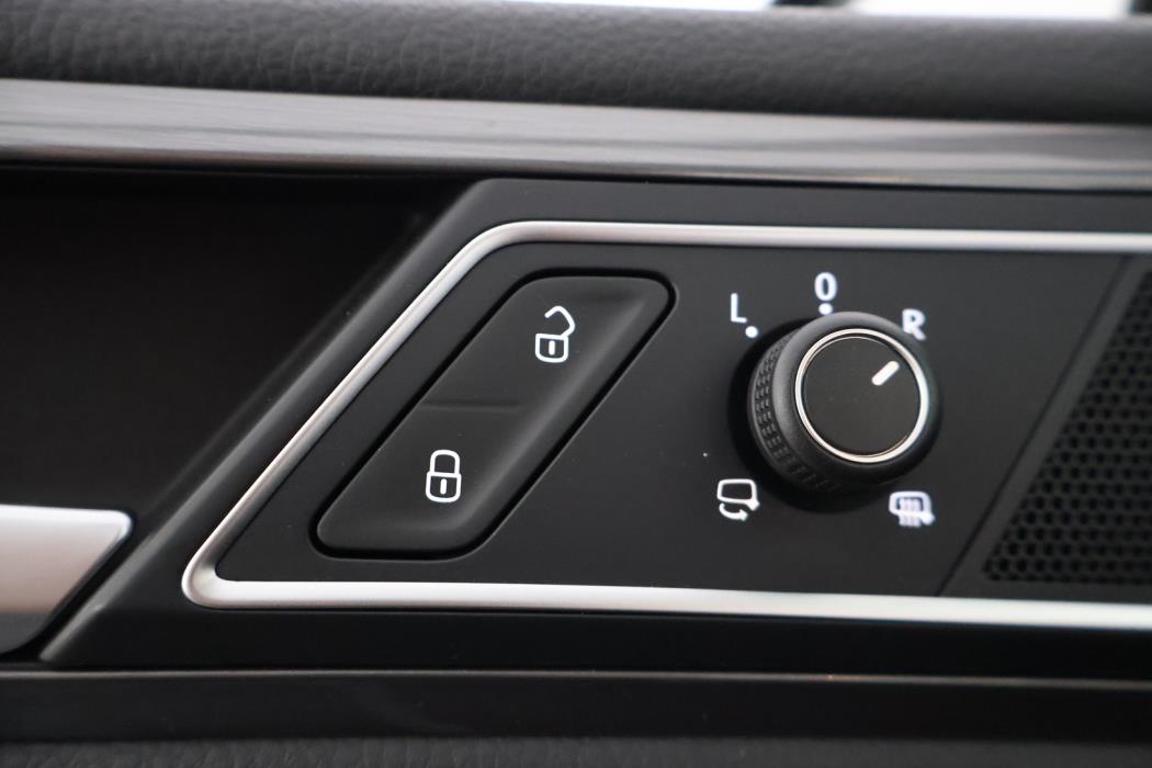 VOLKSWAGEN Golf Sportsvan 2016
