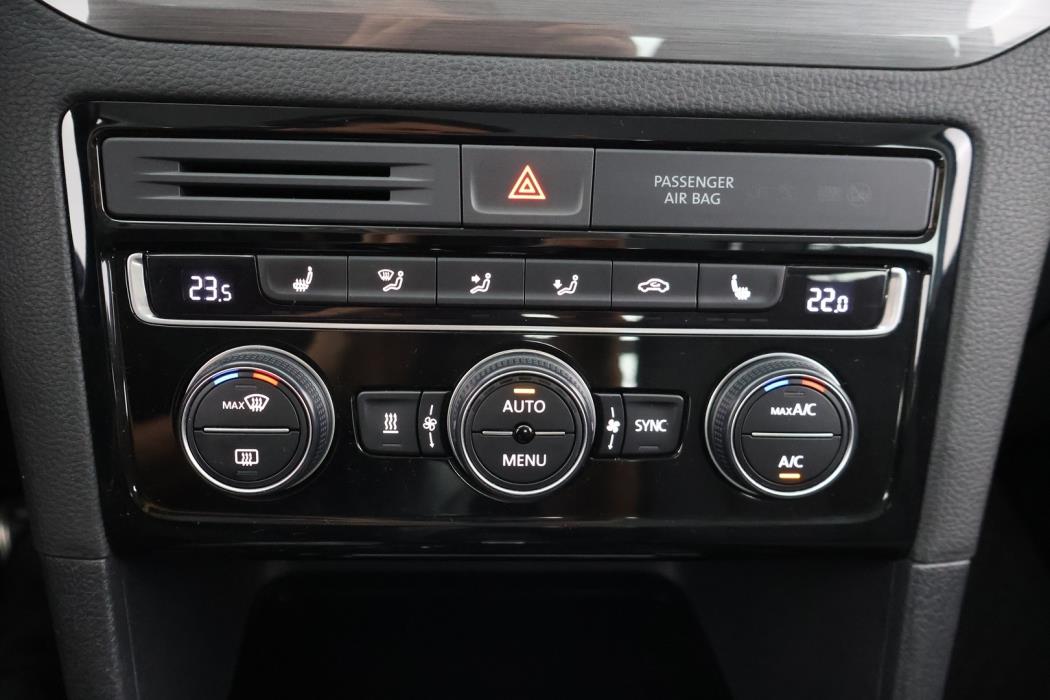 VOLKSWAGEN Golf Sportsvan 2016
