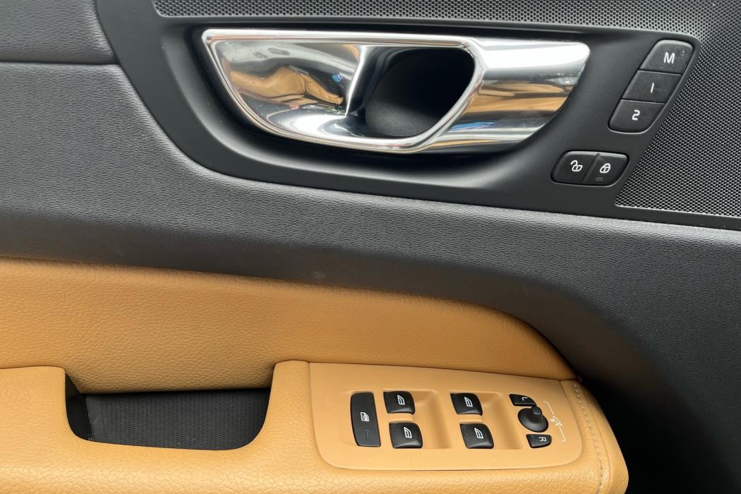 VOLVO XC60 2018