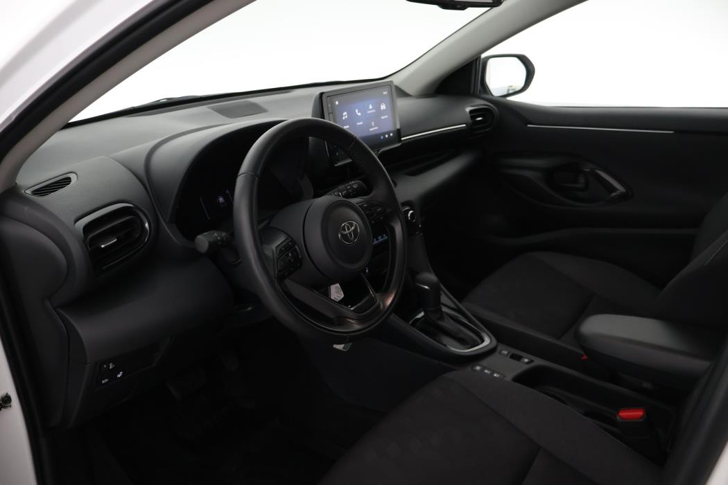 TOYOTA Yaris 2025