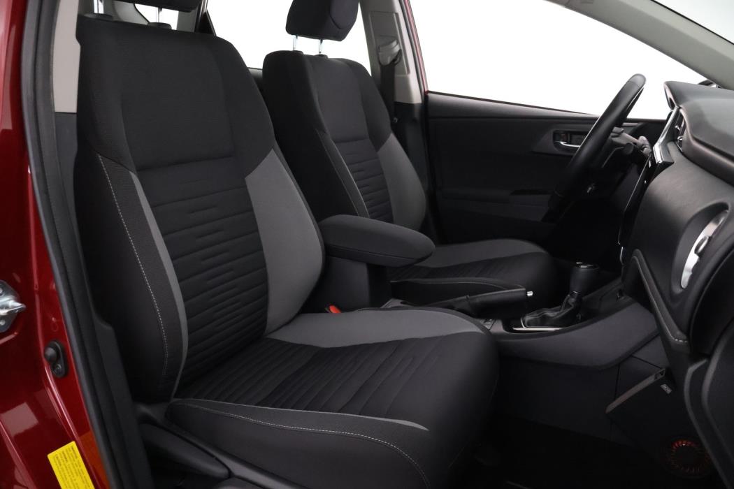 TOYOTA Auris 2017