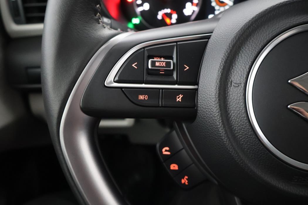 SUZUKI Swift 2025