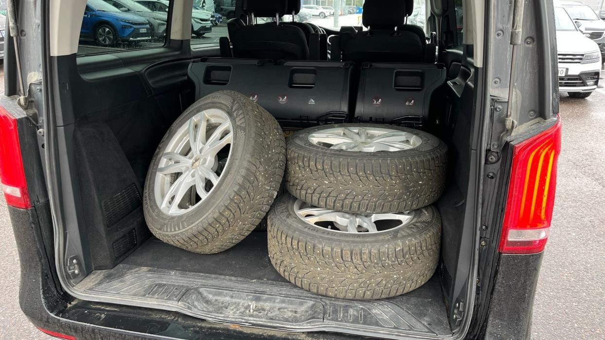 MERCEDES-BENZ V 2015