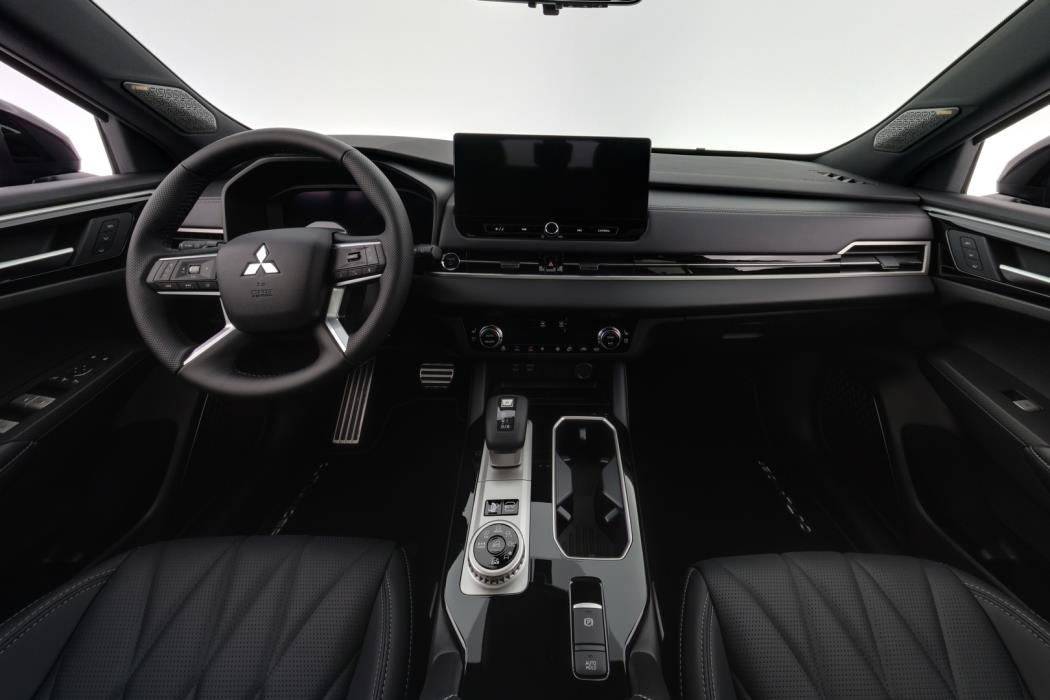 MITSUBISHI Outlander 2026