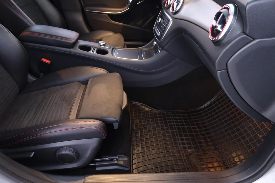 MERCEDES-BENZ CLA 2018