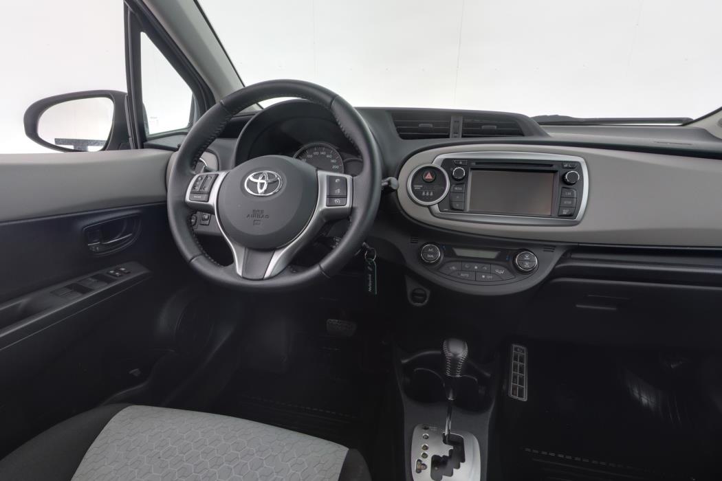 TOYOTA Yaris 2012
