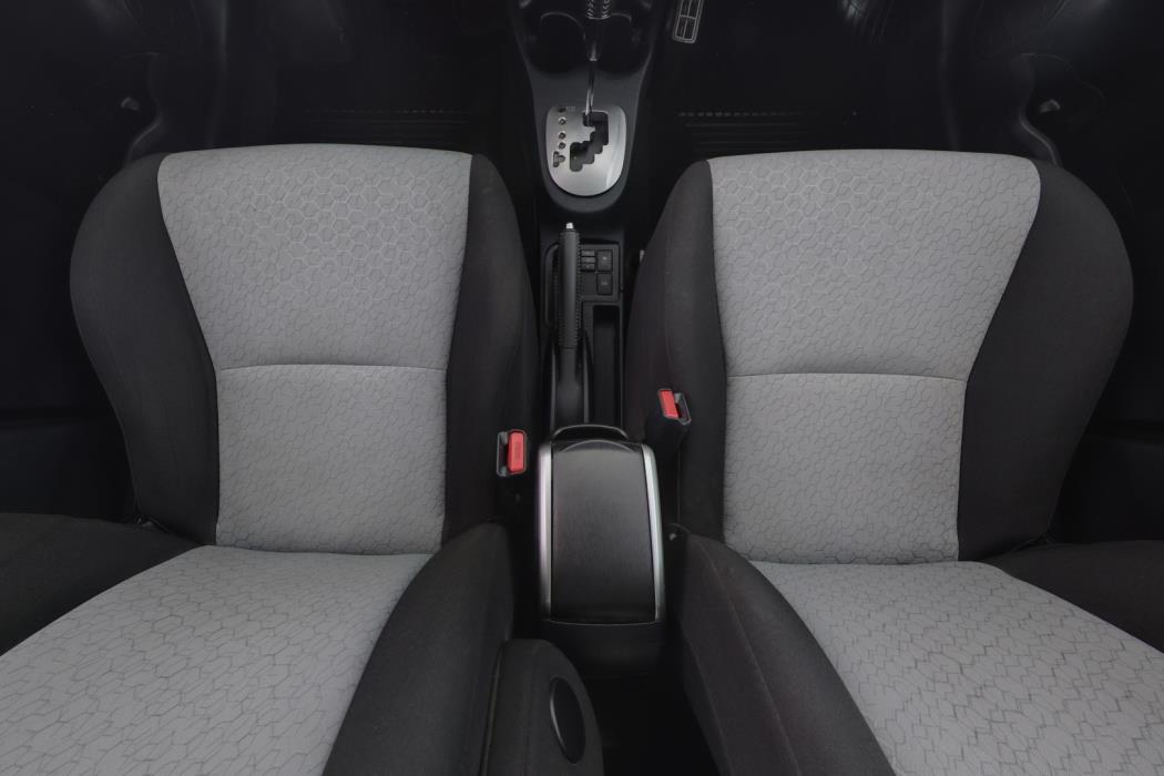 TOYOTA Yaris 2012