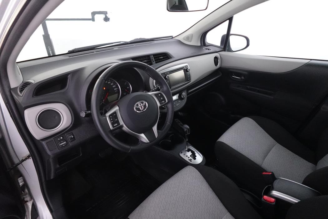 TOYOTA Yaris 2012