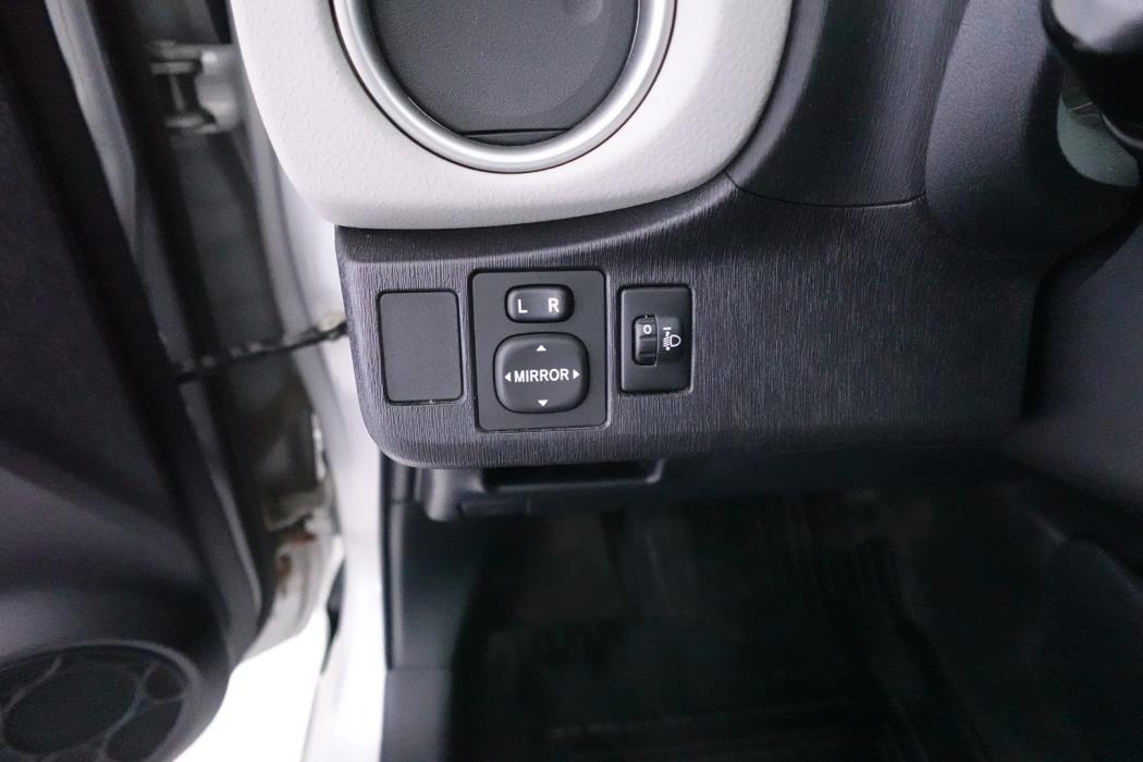 TOYOTA Yaris 2012
