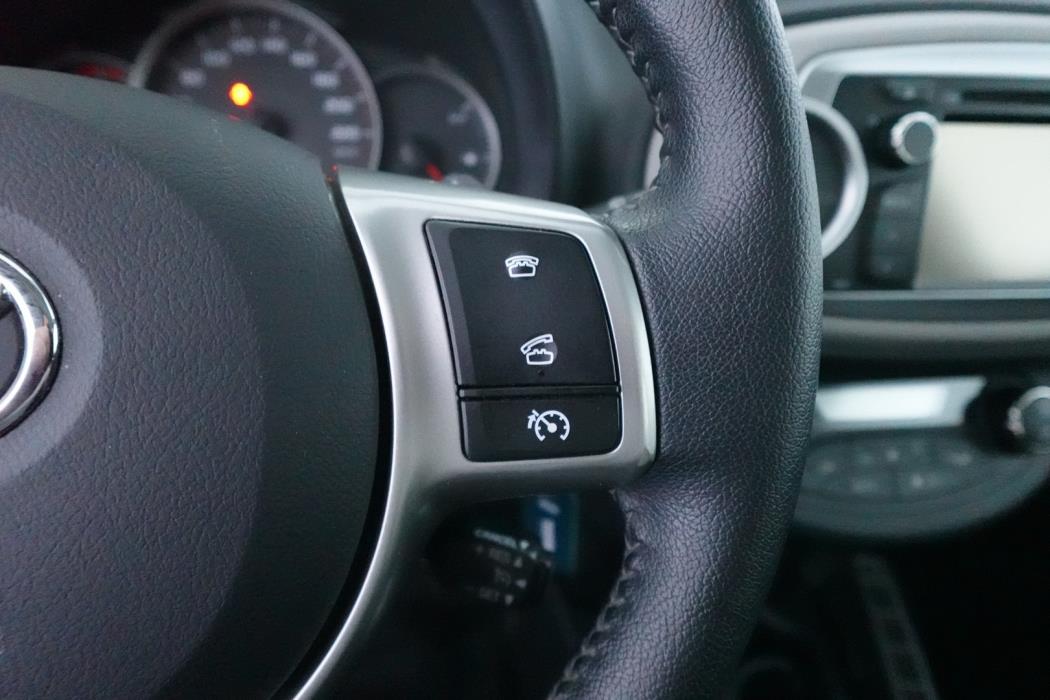 TOYOTA Yaris 2012