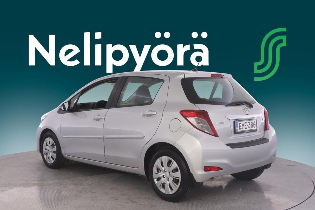 TOYOTA Yaris 2012