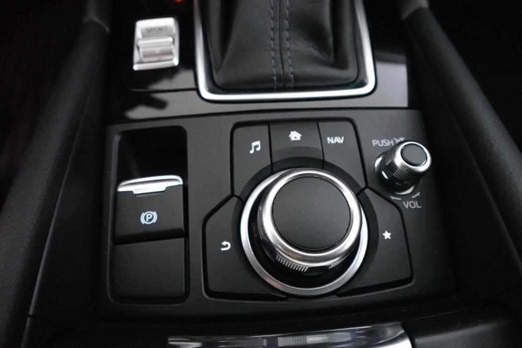 MAZDA 3 2018