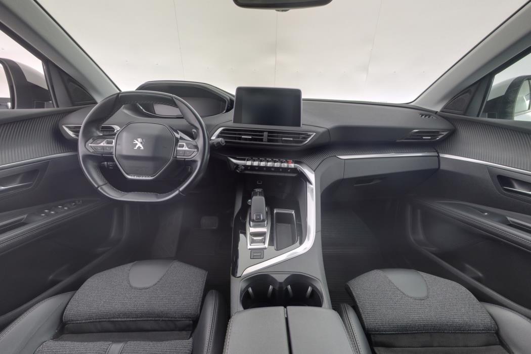 PEUGEOT 5008 2020