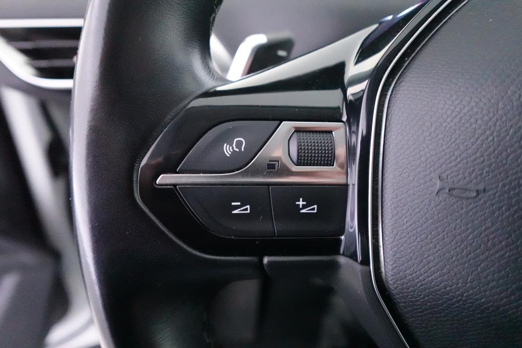 PEUGEOT 5008 2020