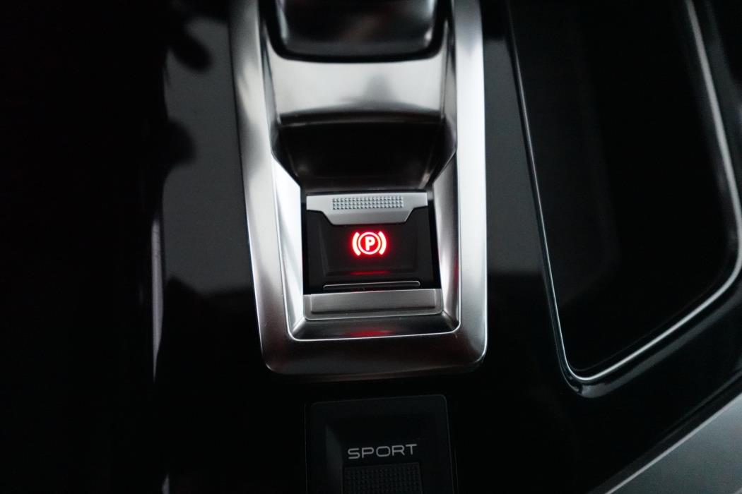 PEUGEOT 5008 2020