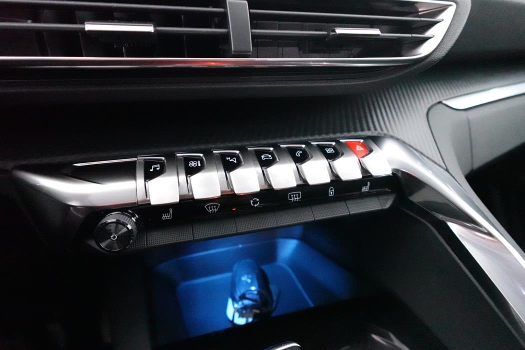 PEUGEOT 5008 2020