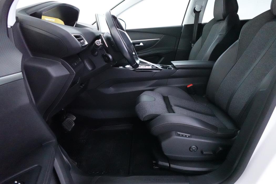 PEUGEOT 5008 2020