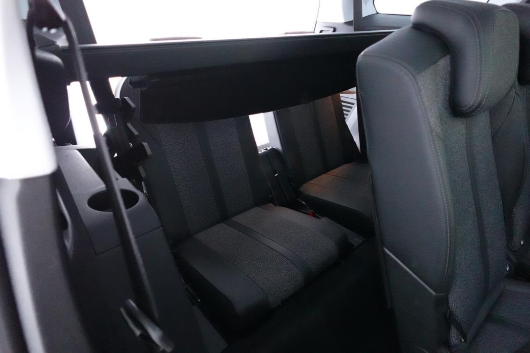 PEUGEOT 5008 2020