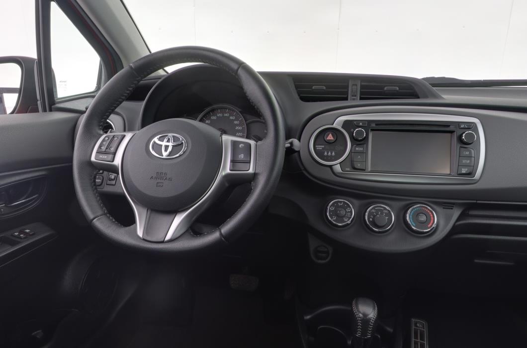 TOYOTA Yaris 2013
