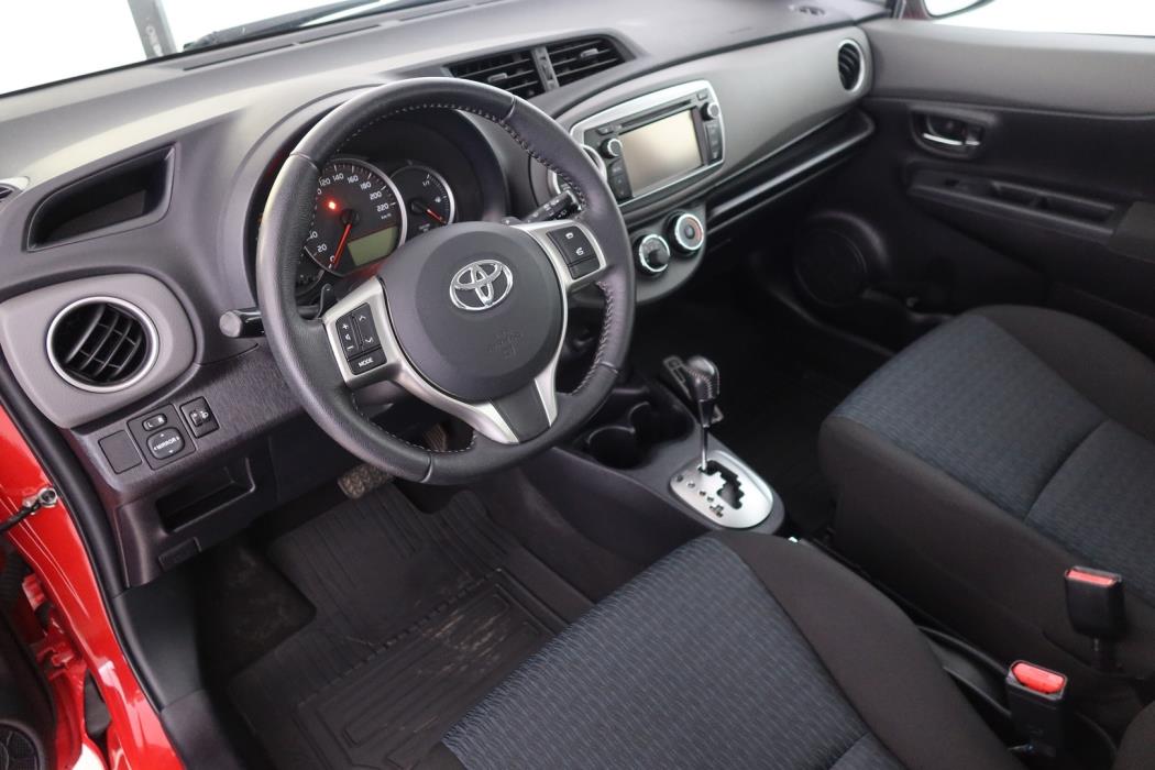 TOYOTA Yaris 2013