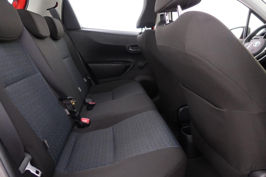 TOYOTA Yaris 2013