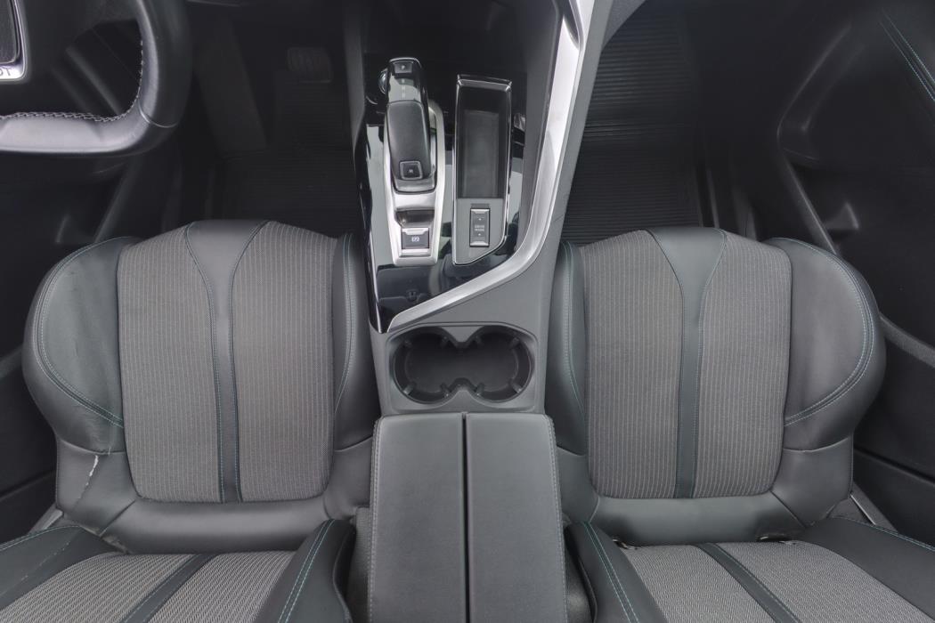 PEUGEOT 3008 2021