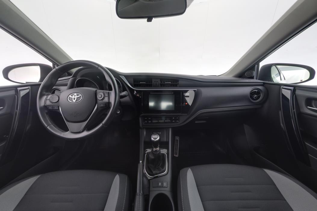 TOYOTA Auris 2016